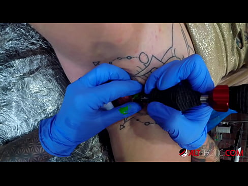 ❤️ Nagpa-tattoo sa kanyang klitoris ang sobrang tattoo na hottie na si Sully Savage ❤ Porn video sa tl.mypornpics.ru ❌️